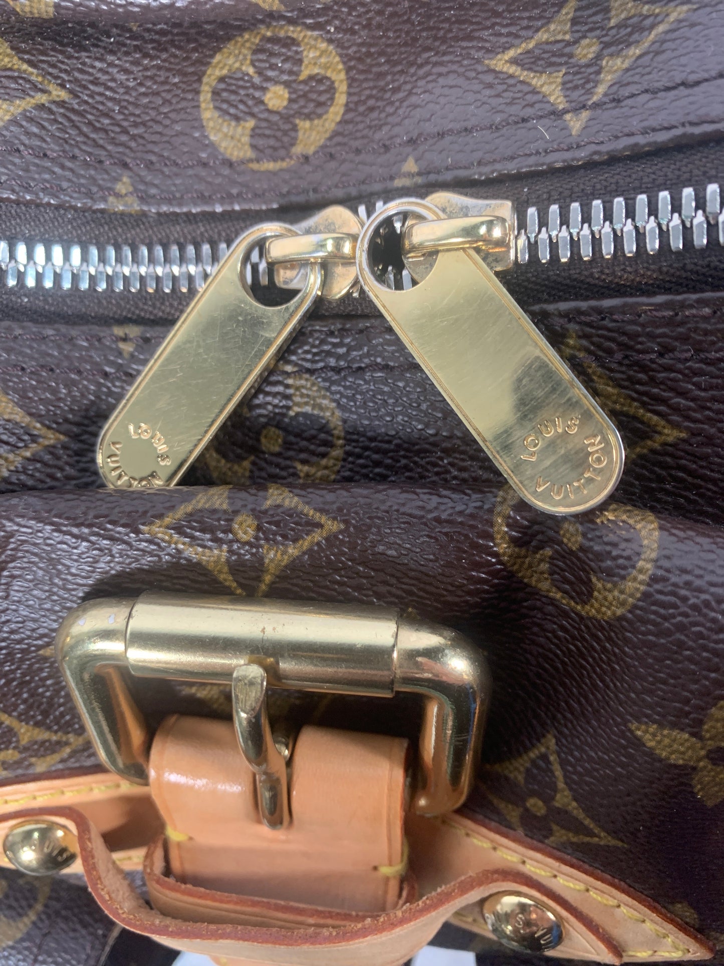 Handbag Luxury Designer By Louis Vuitton, Size: Large