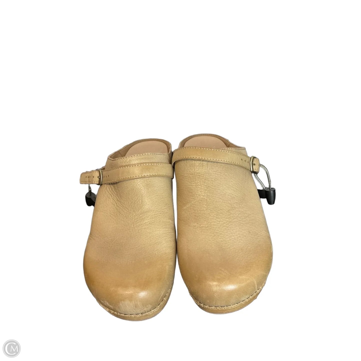 Shoes Flats By Dansko In Tan, Size: 11