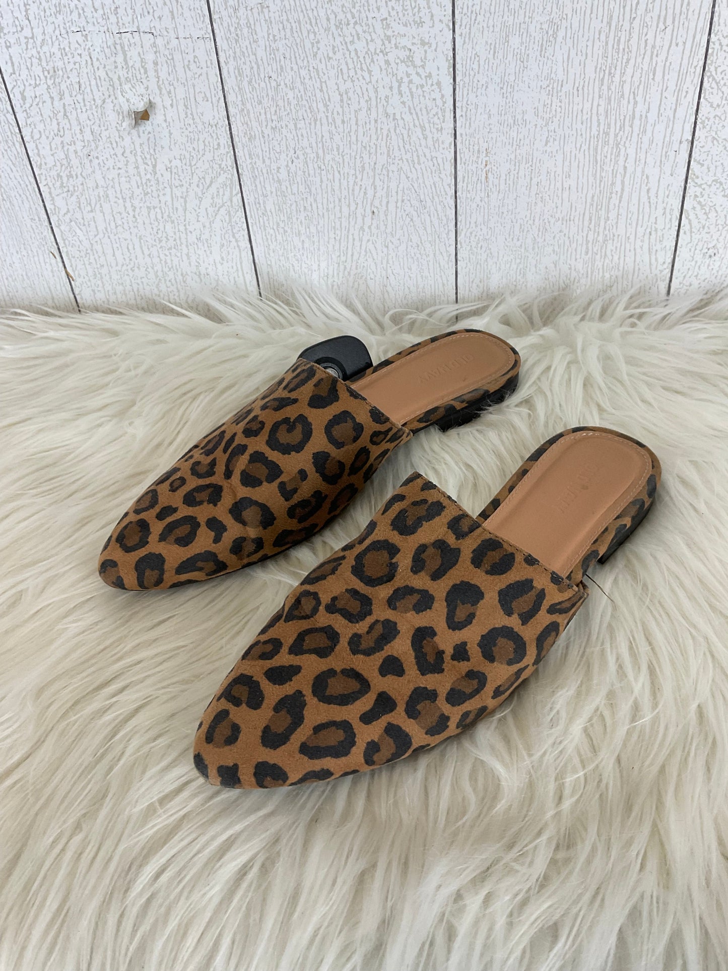 Shoes Flats By Old Navy In Animal Print, Size: 7