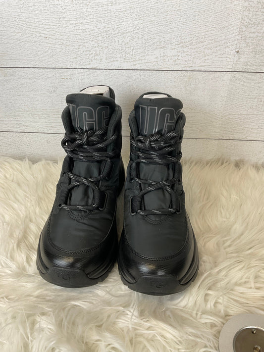 Boots Designer By Ugg In Black, Size: 8.5