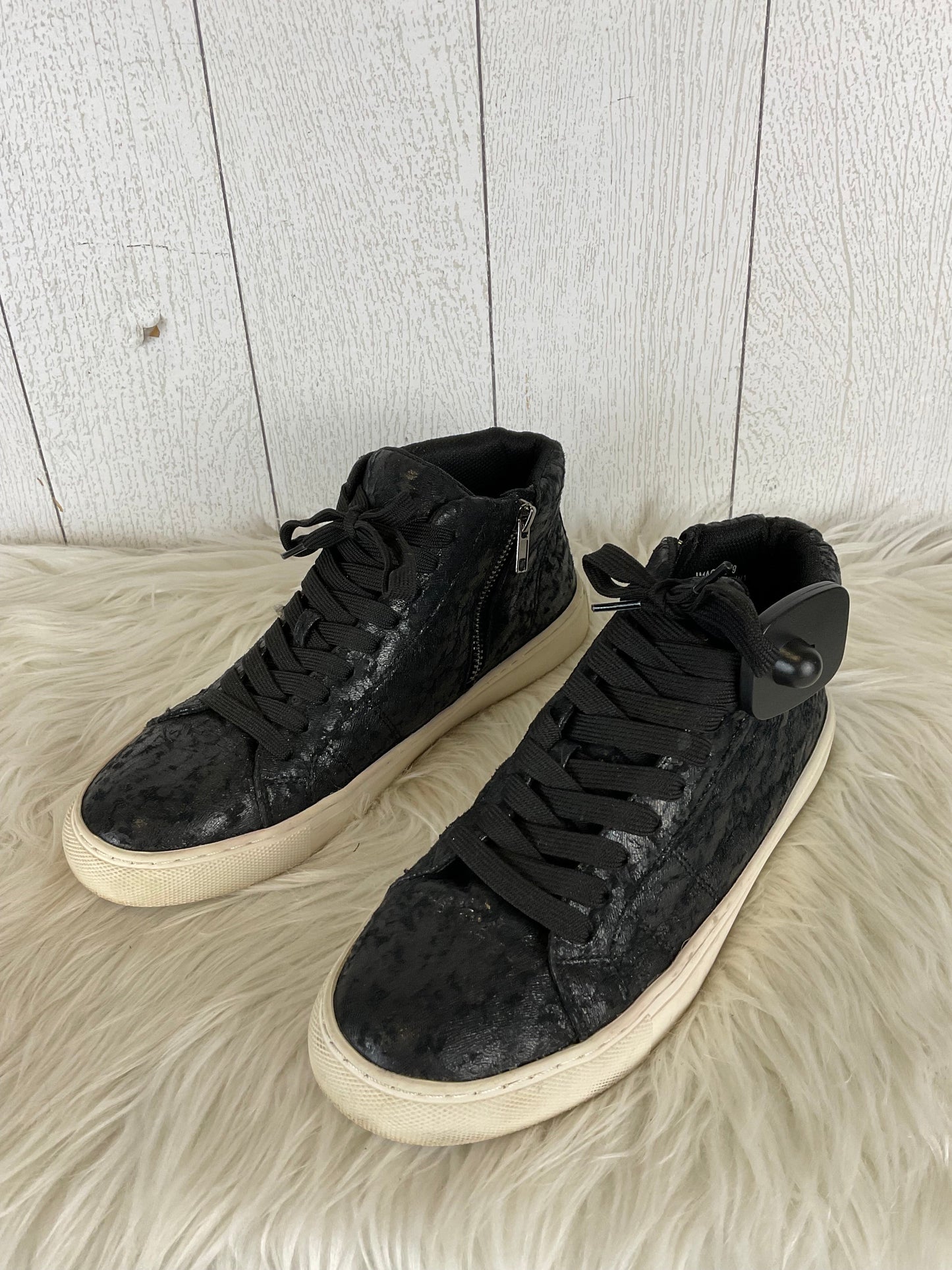 Shoes Sneakers By Corkys In Black, Size: 9