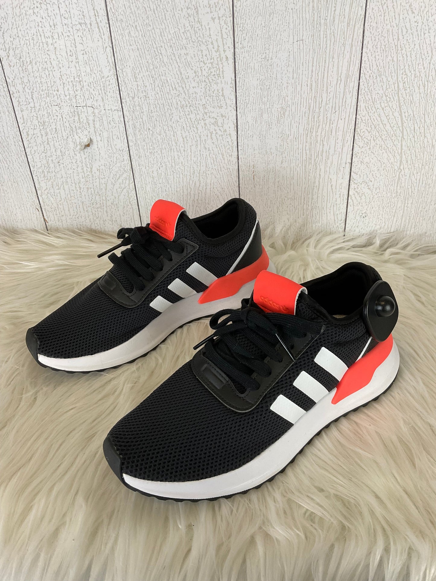 Shoes Athletic By Adidas In Black, Size: 6.5