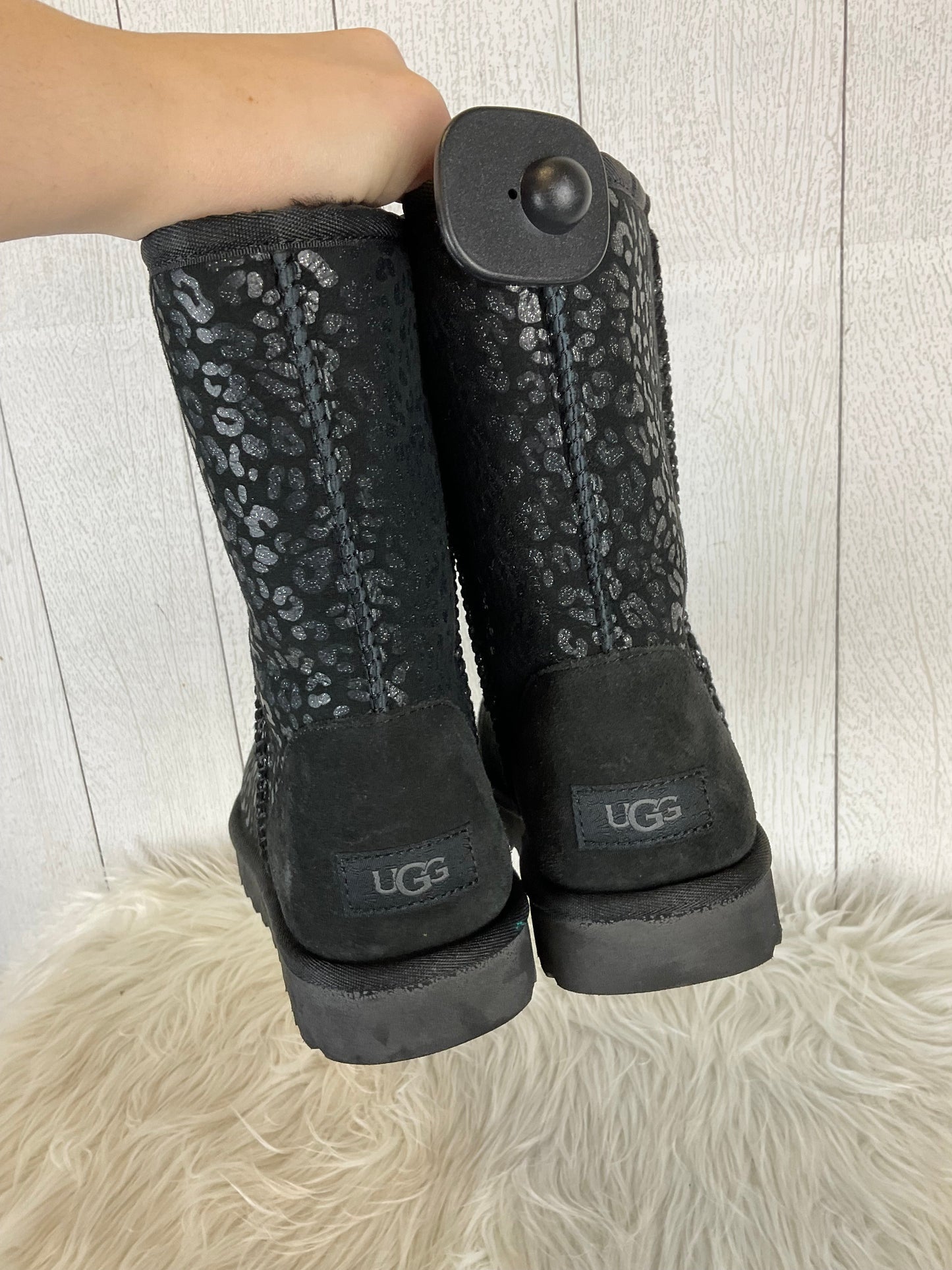 Boots Designer By Ugg In Black, Size: 8.5