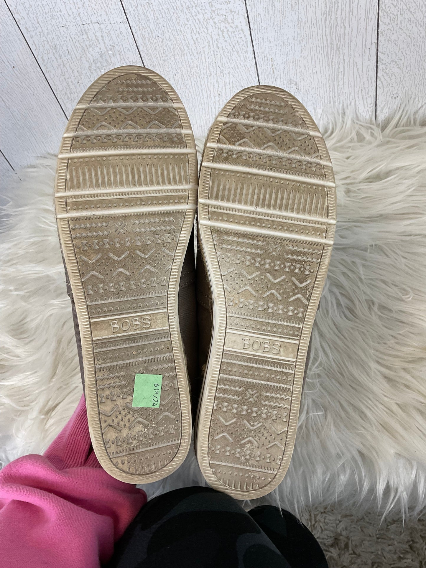 Shoes Flats By Bobs In Tan, Size: 9