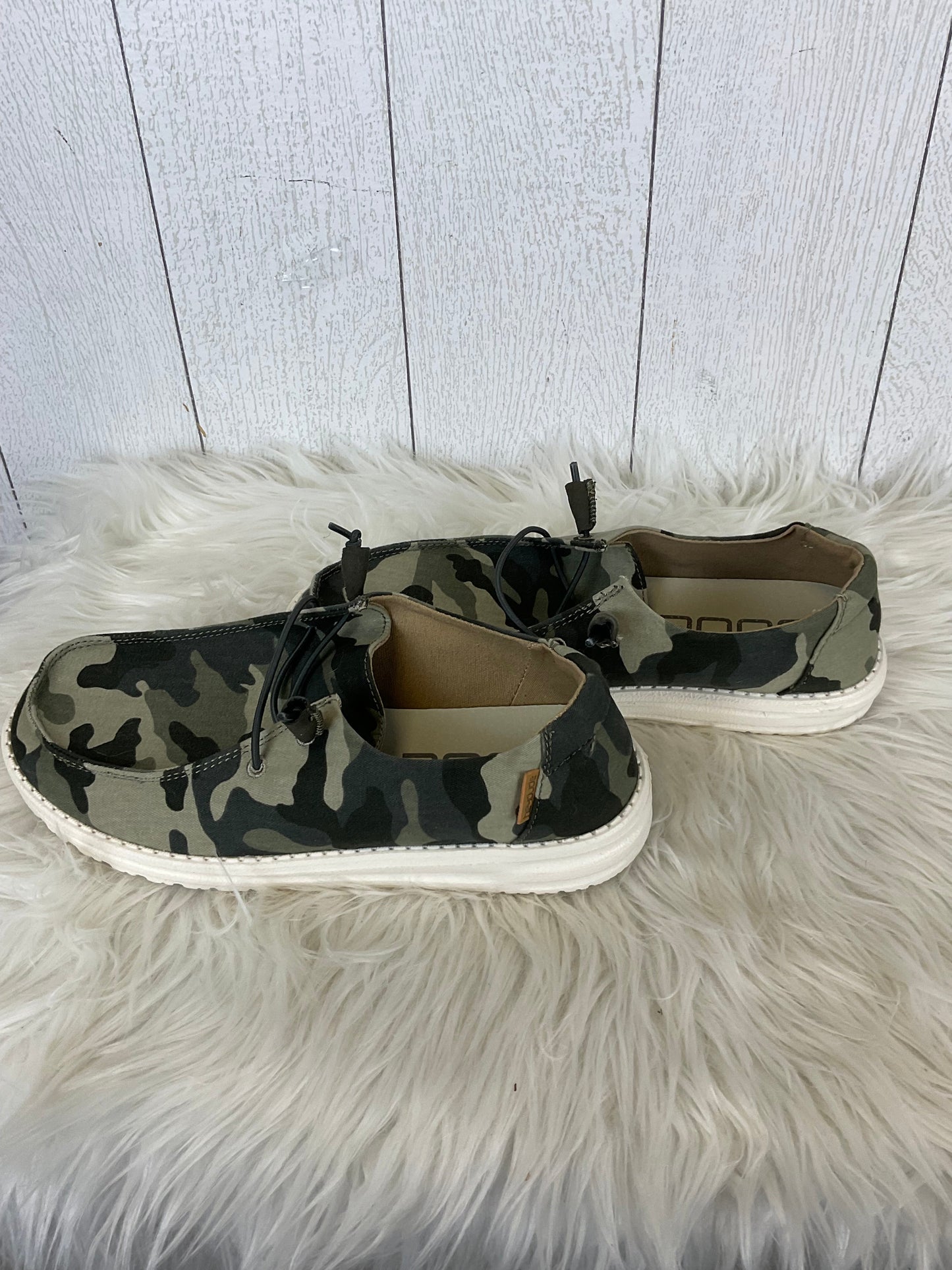 Shoes Flats By Hey Dude In Camouflage Print, Size: 9