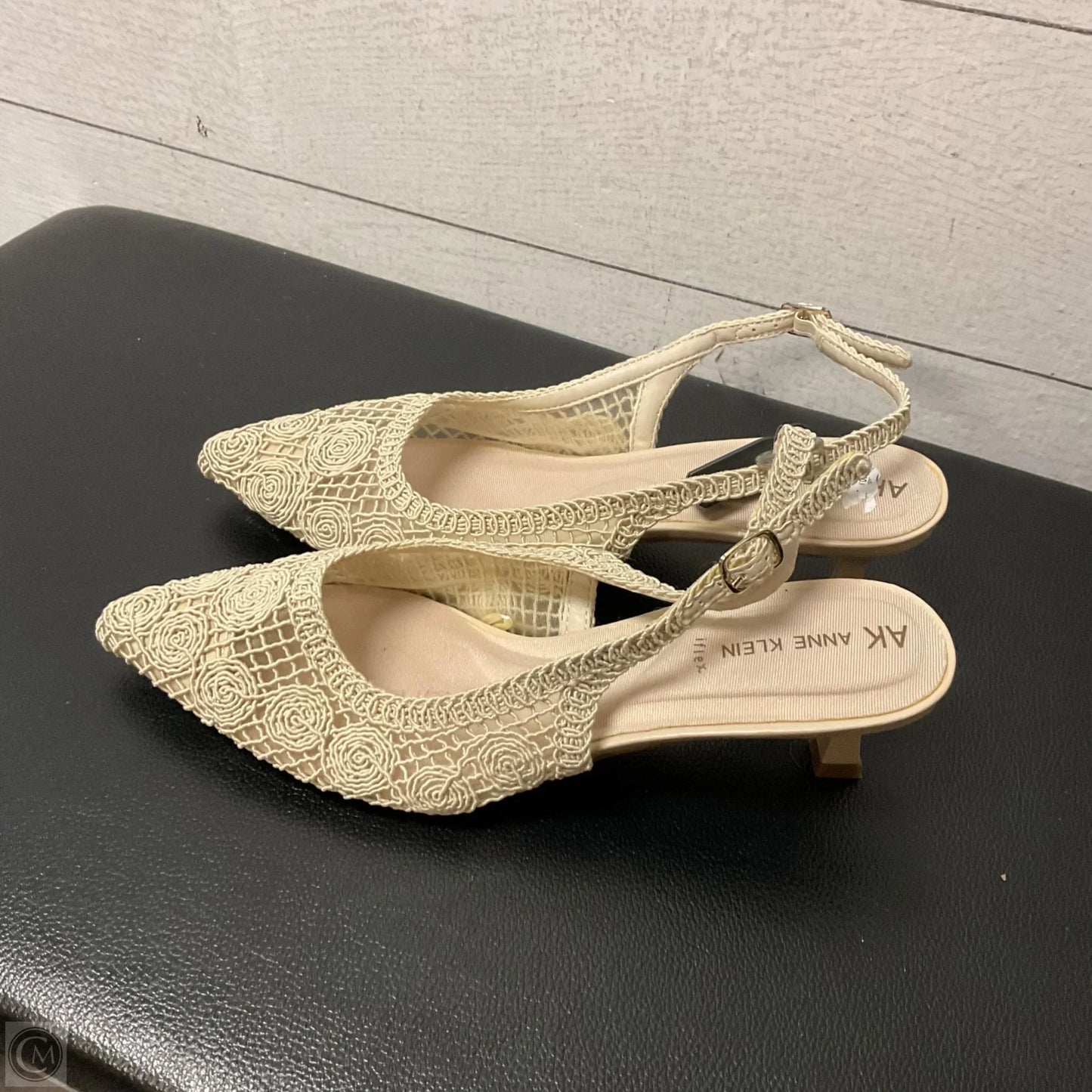 Shoes Heels Kitten By Anne Klein In Cream, Size: 8
