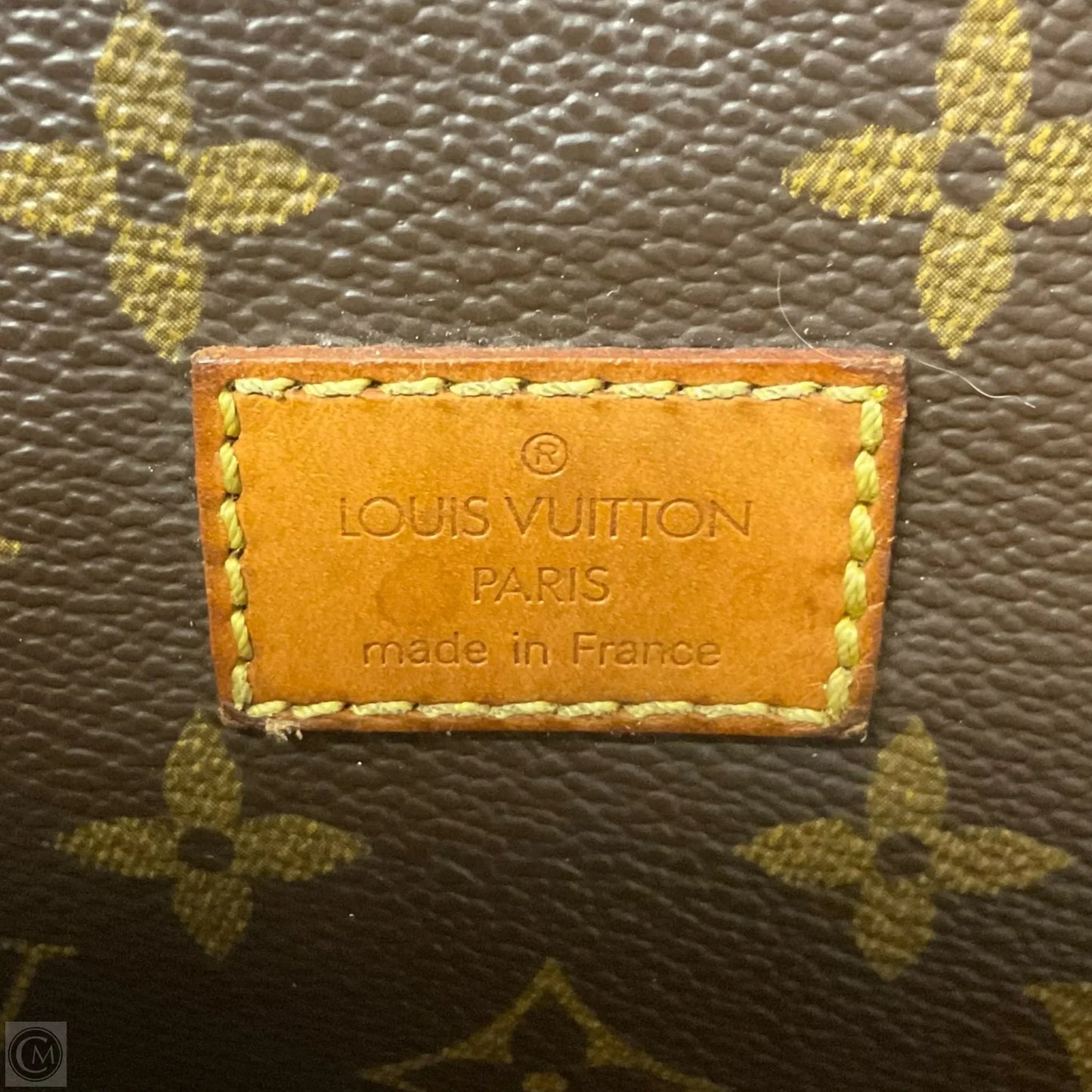 Crossbody Luxury Designer By Louis Vuitton, Size: Medium