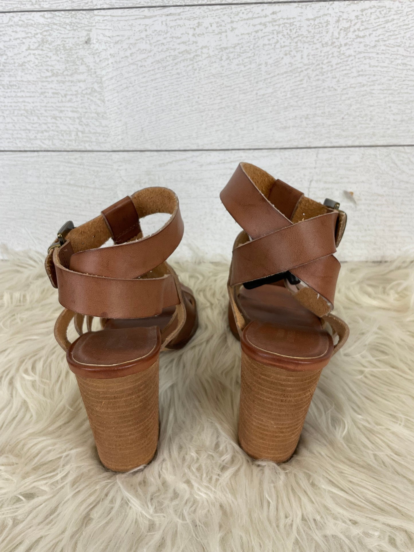 Shoes Heels Block By Urban Outfitters  Size: 9