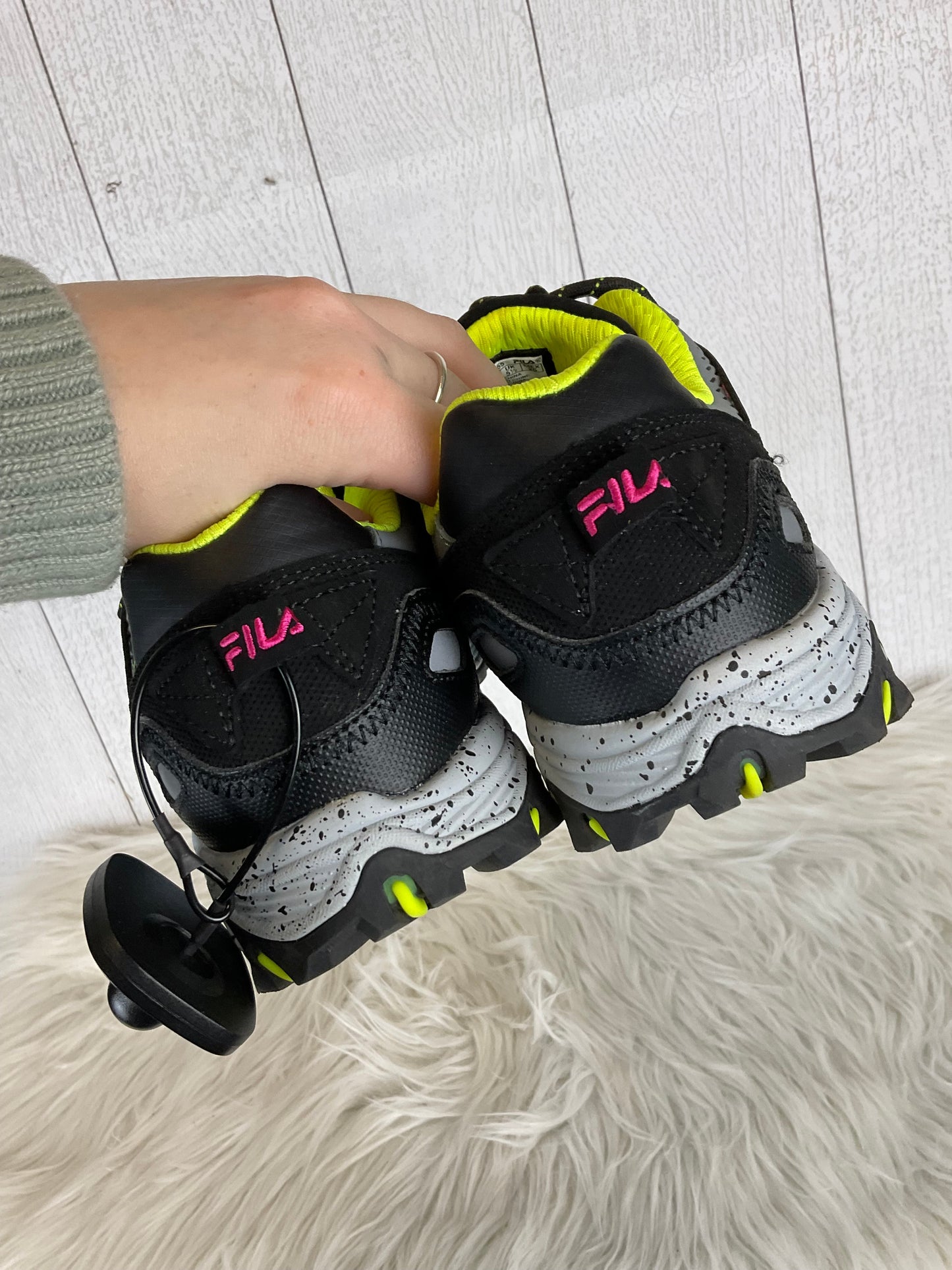 Shoes Athletic By Fila In Black, Size: 8