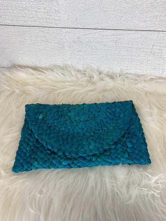 Clutch By Clothes Mentor  Size: Medium