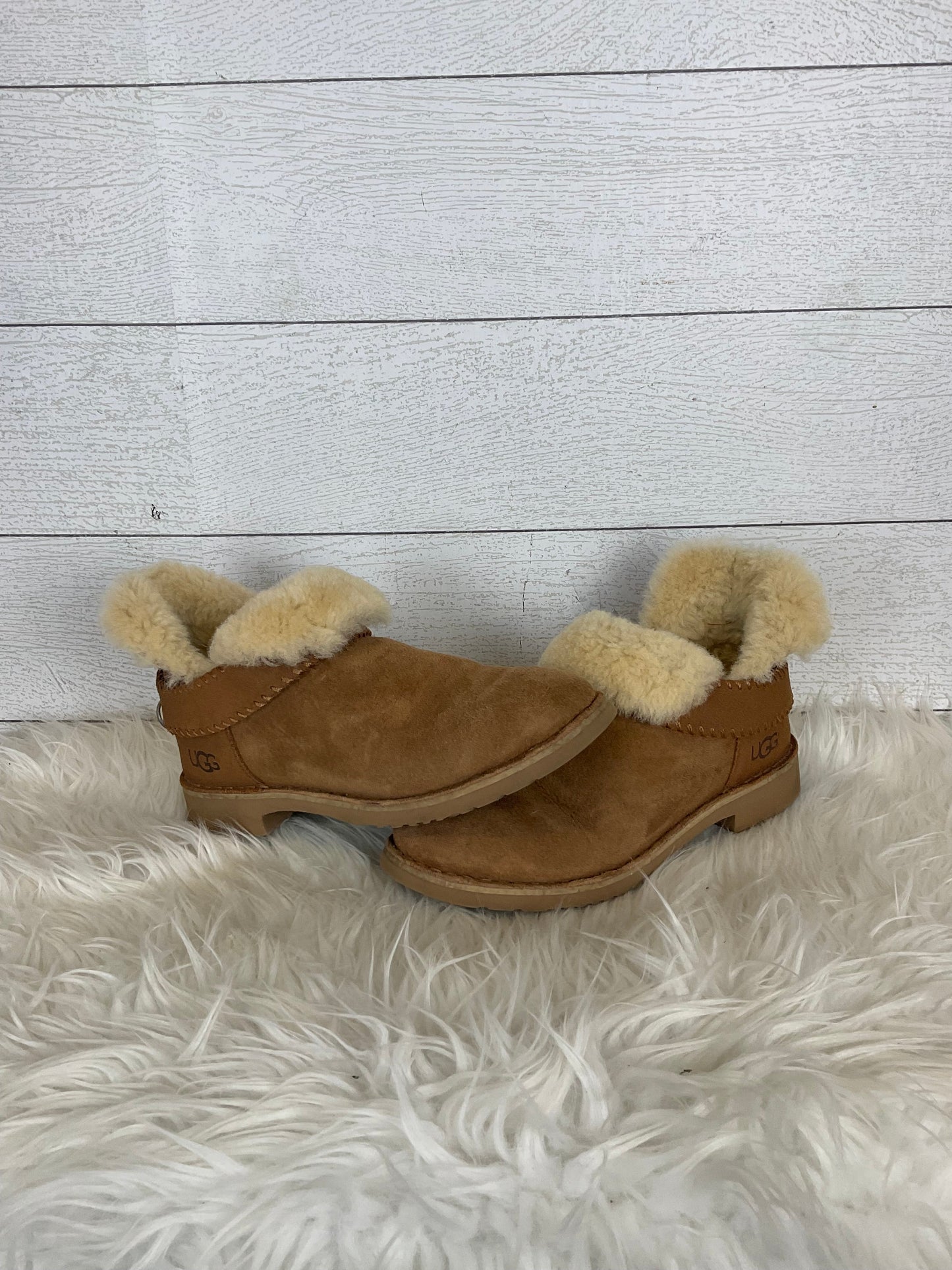 Shoes Designer By Ugg In Tan, Size: 6.5