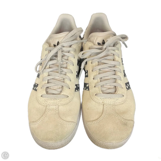 Shoes Athletic By Adidas In White, Size: 7.5