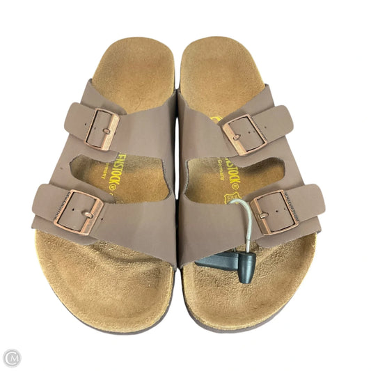 Shoes Flats By Birkenstock In Brown, Size: 8