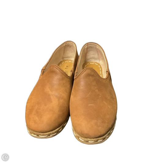Shoes Flats By Clothes Mentor In Brown, Size: 10