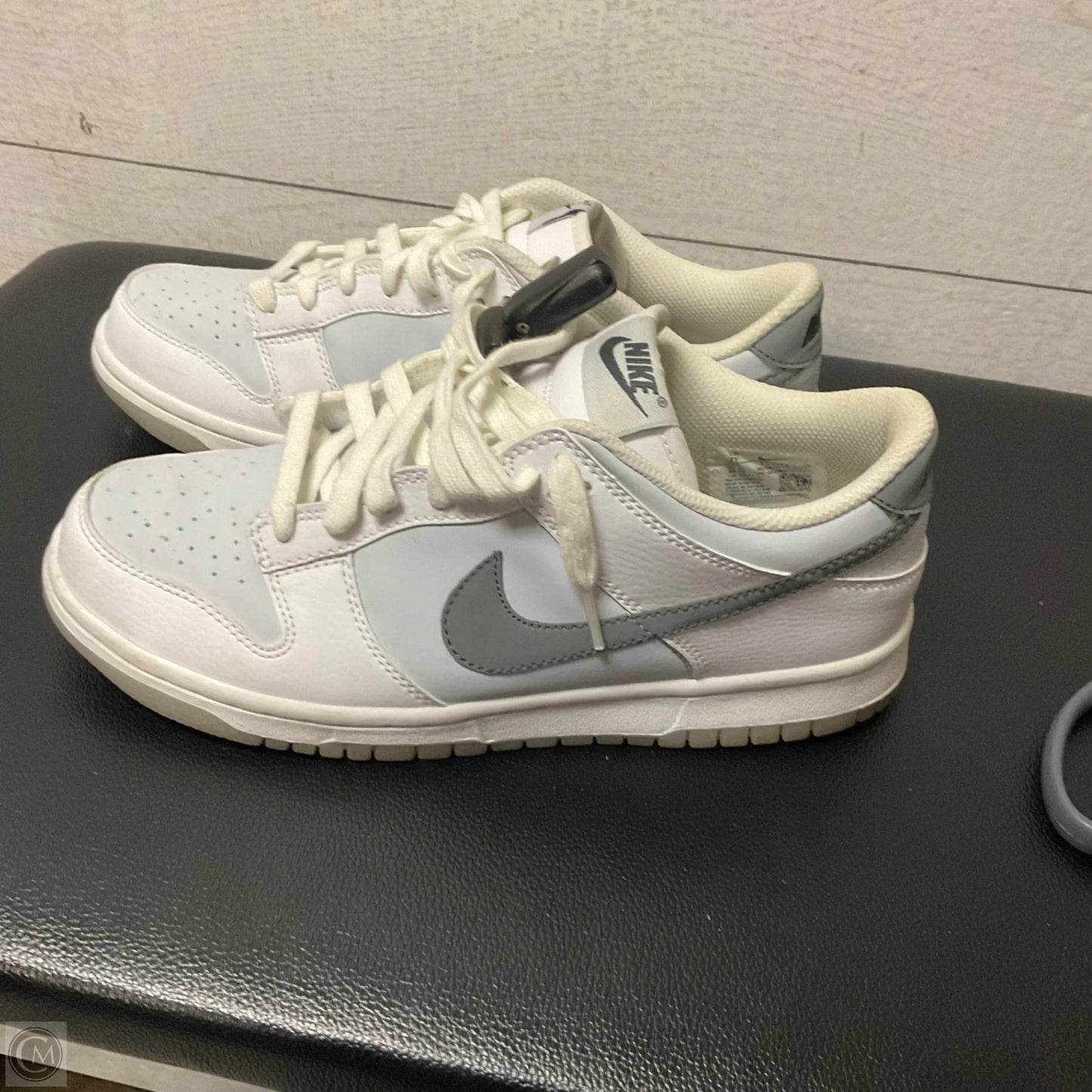 Shoes Athletic By Nike In Grey & White, Size: 7