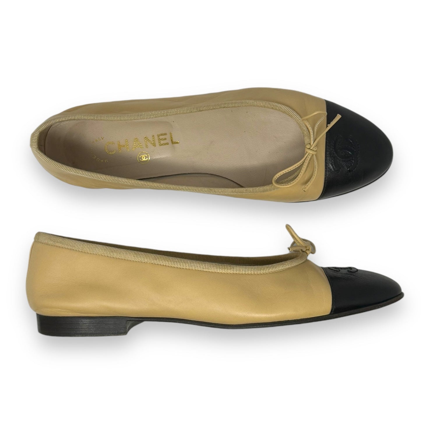 CC Cap Toe Ballerina Flats Luxury Designer By Chanel In Black & Tan, Size: 9