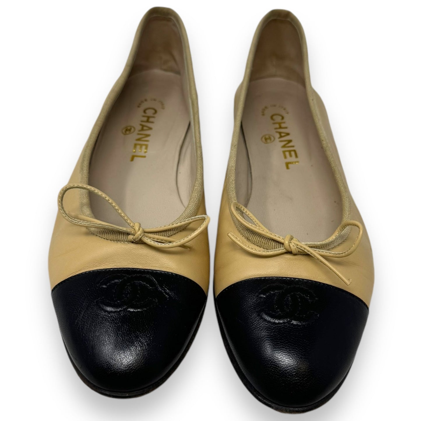 CC Cap Toe Ballerina Flats Luxury Designer By Chanel In Black & Tan, Size: 9