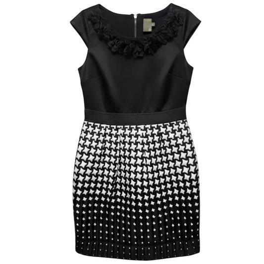 Dress Casual Short By Taylor In Black & White, Size: 10