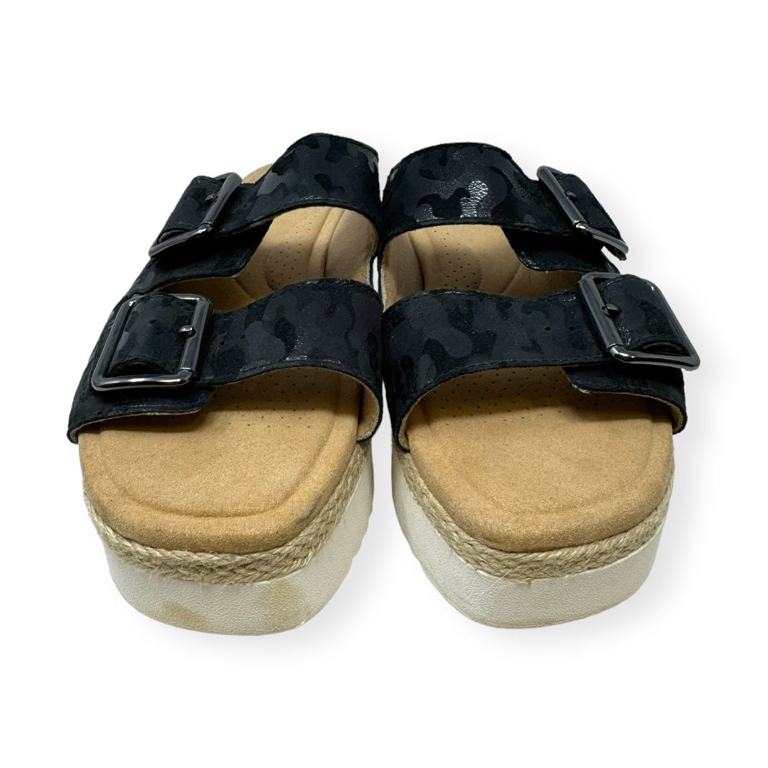 Black Sandals Flats Clarks, Size 8