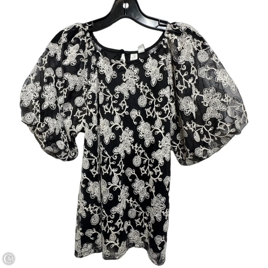 Top Short Sleeve By Cato In Black & White, Size: S