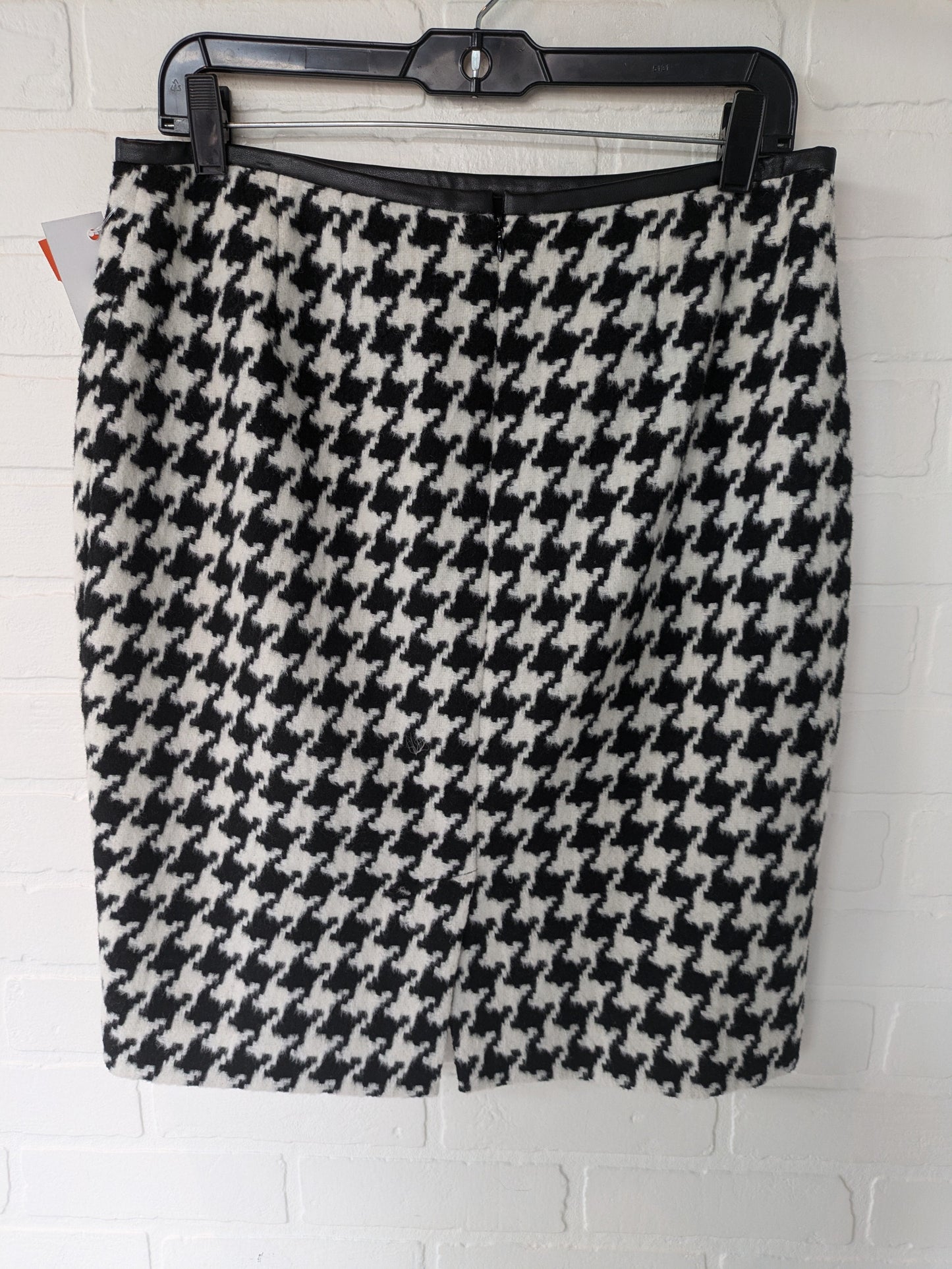 Black & White Skirt Mini & Short Talbots, Size 10petite