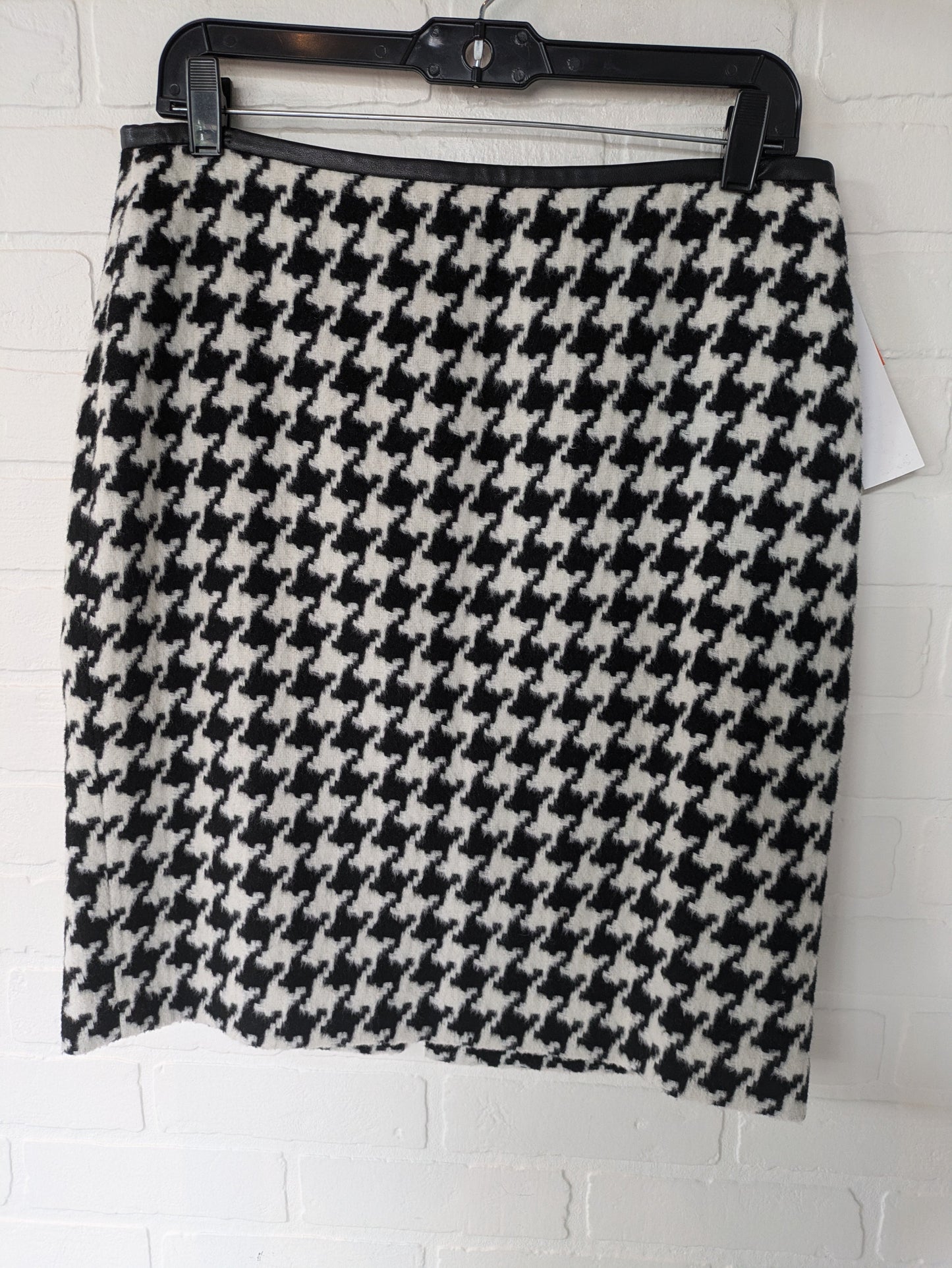 Black & White Skirt Mini & Short Talbots, Size 10petite