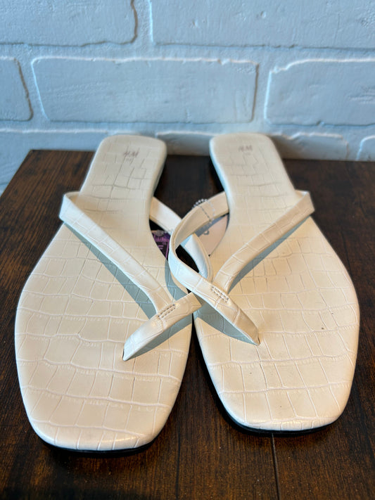 White Sandals Flip Flops Old Navy, Size 10