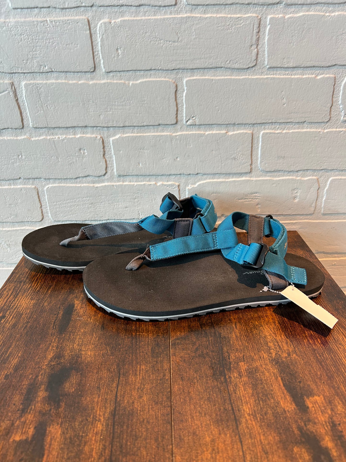 Black & Blue Shoes Flats Eddie Bauer, Size 9.5