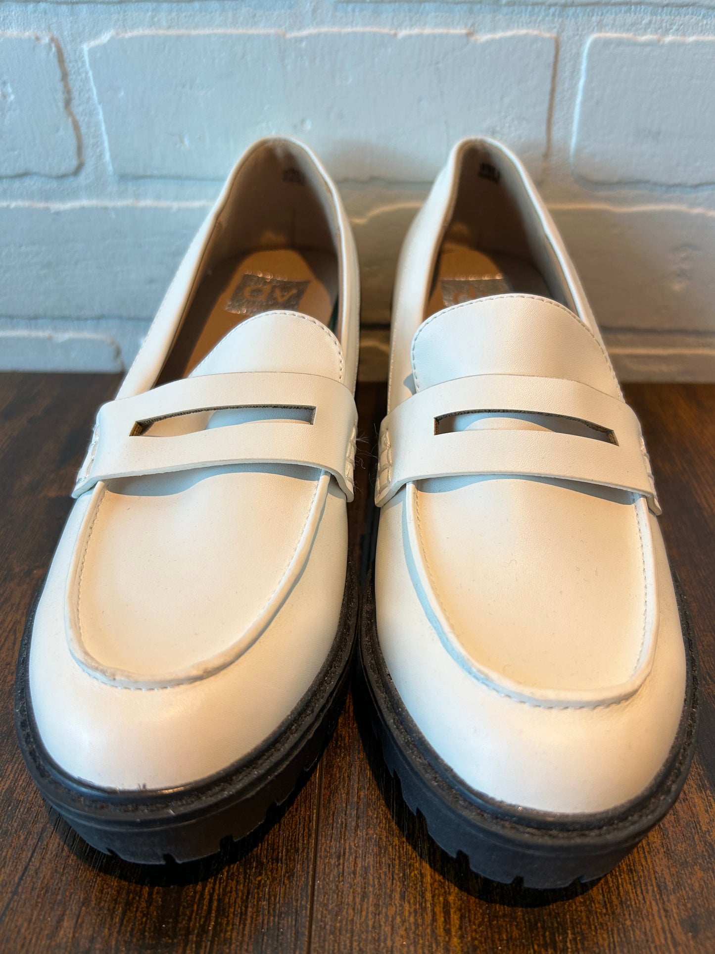 White Shoes Flats Dolce Vita, Size 8