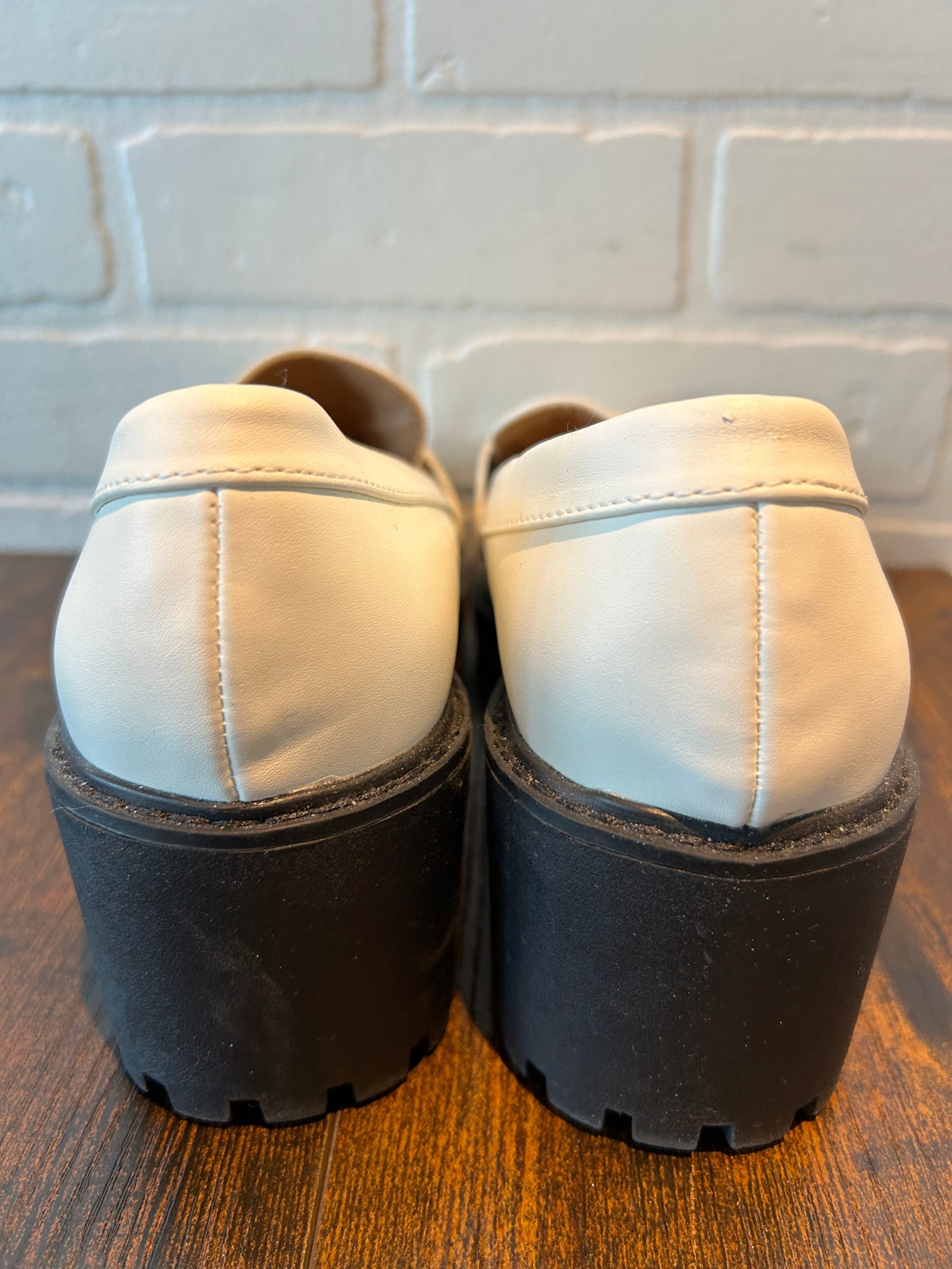 White Shoes Flats Dolce Vita, Size 8