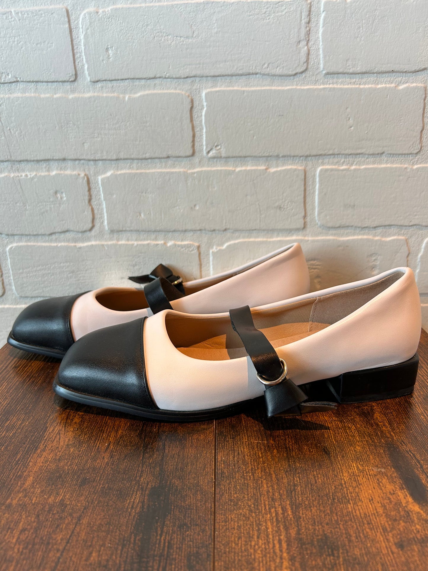 Black & White Shoes Flats Cme, Size 8