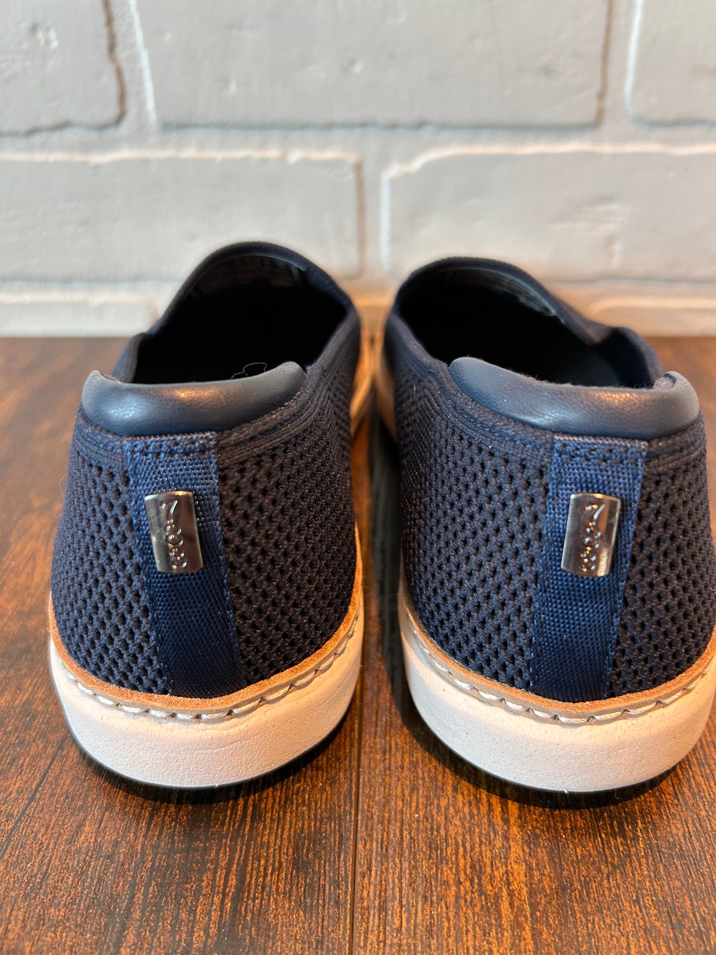 Blue Shoes Flats Clothes Mentor, Size 7.5