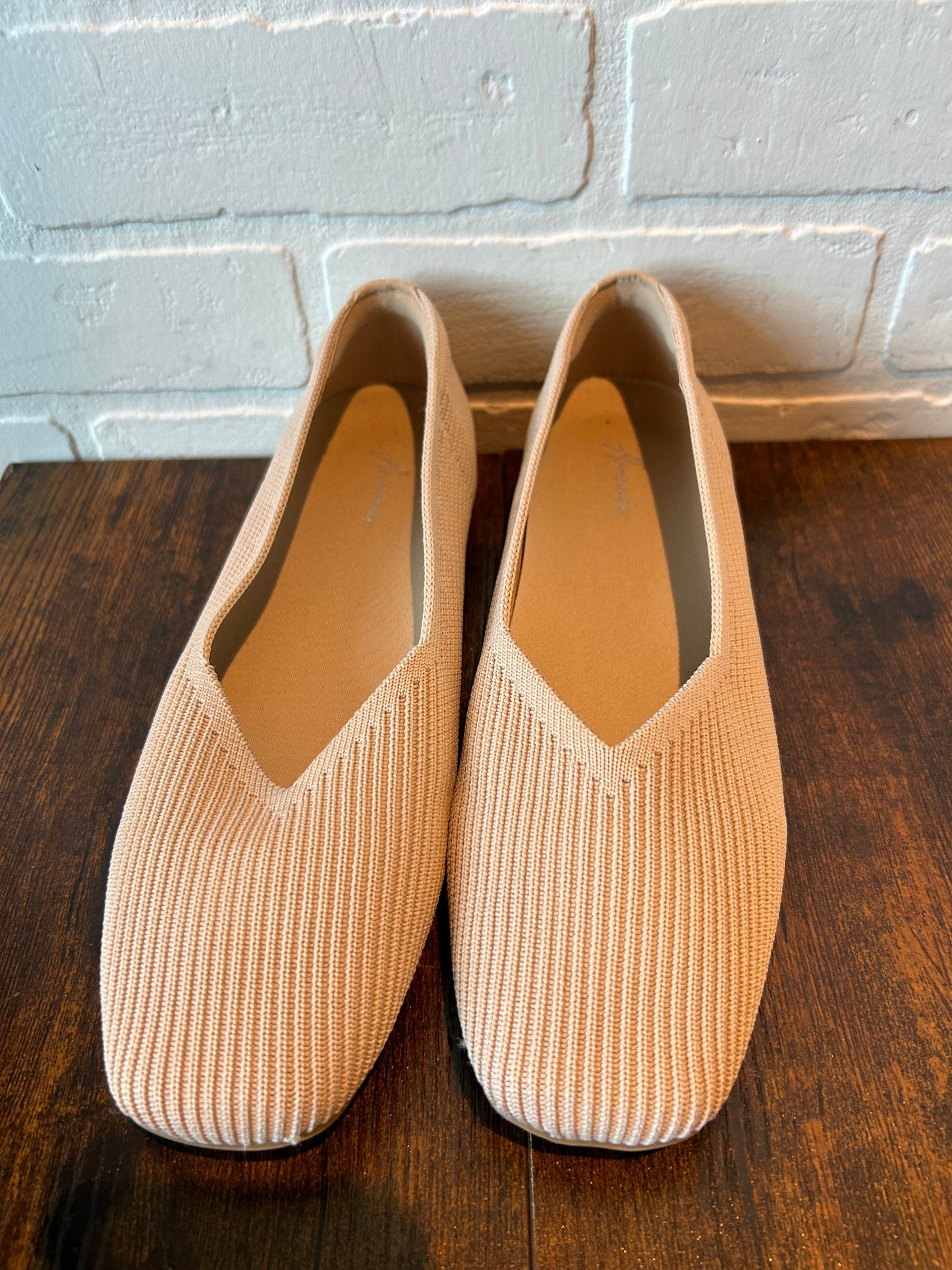 Tan Shoes Flats Arrowmic, Size 9