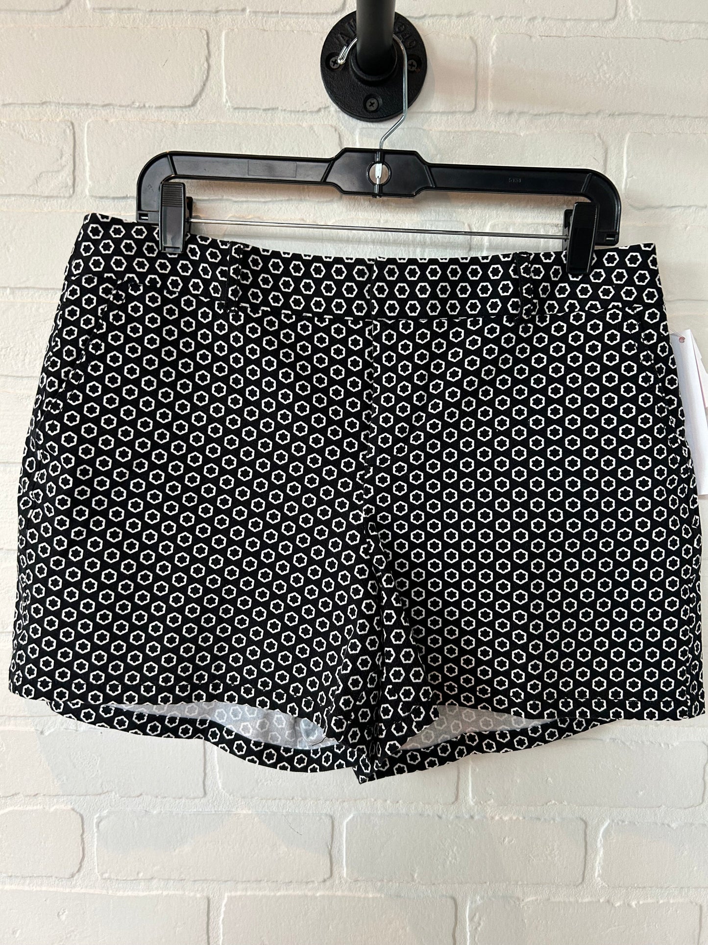 Black & White Shorts Elle, Size 10