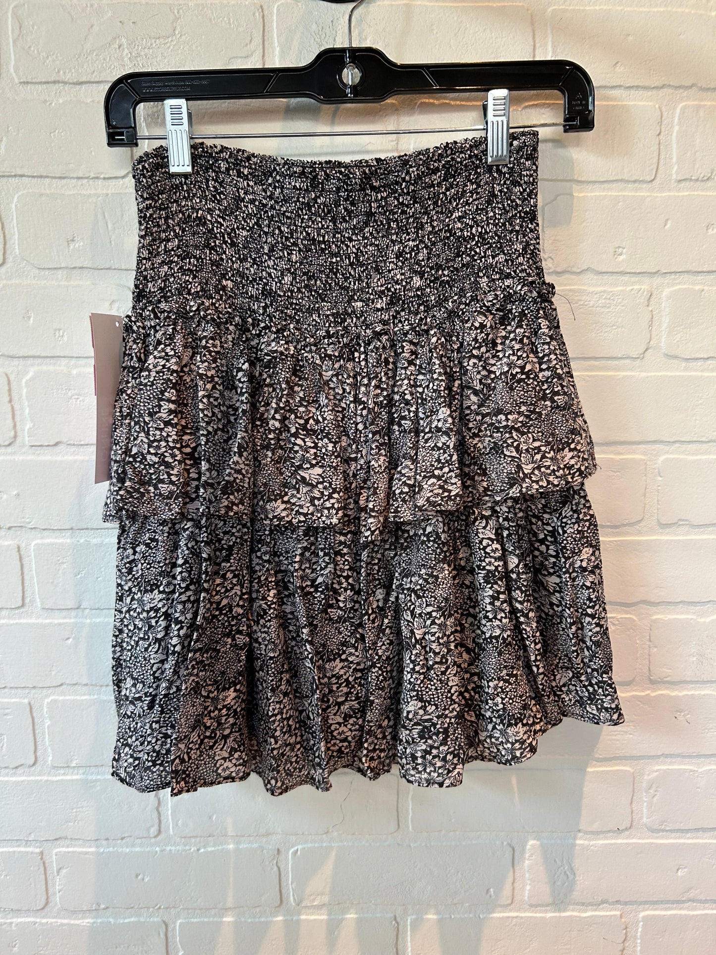 Skirt Mini & Short By Anthropologie In Black & White, Size: 2