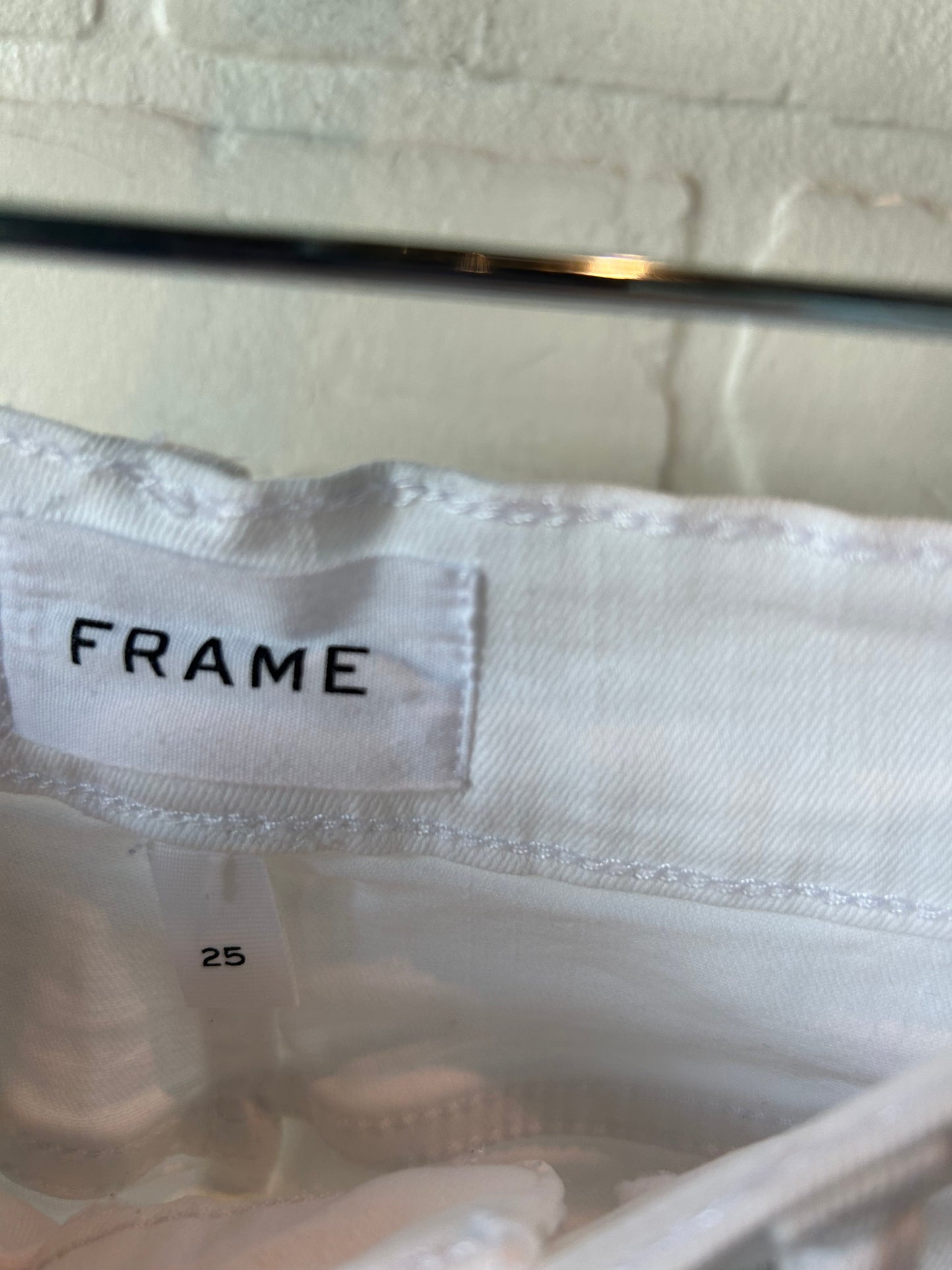 Jeans Cropped By Frame In White Denim, Size: 2