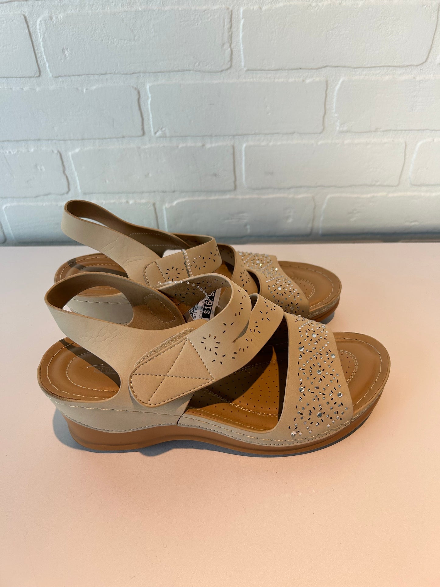 Sandals Heels Block By Clothes Mentor In Tan, Size: 10.5