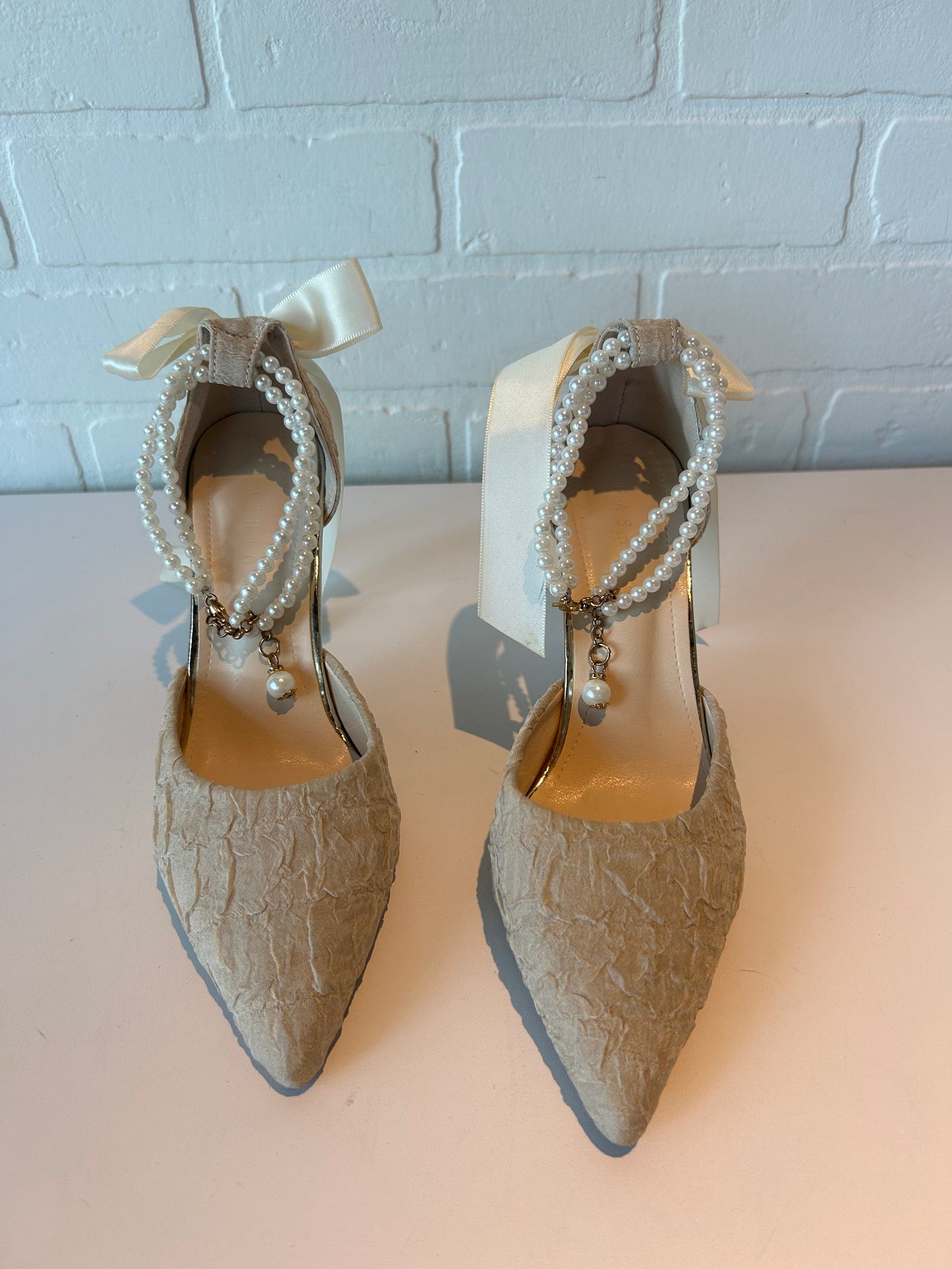 Shoes Heels Stiletto By Cme In Cream & White, Size: 6.5