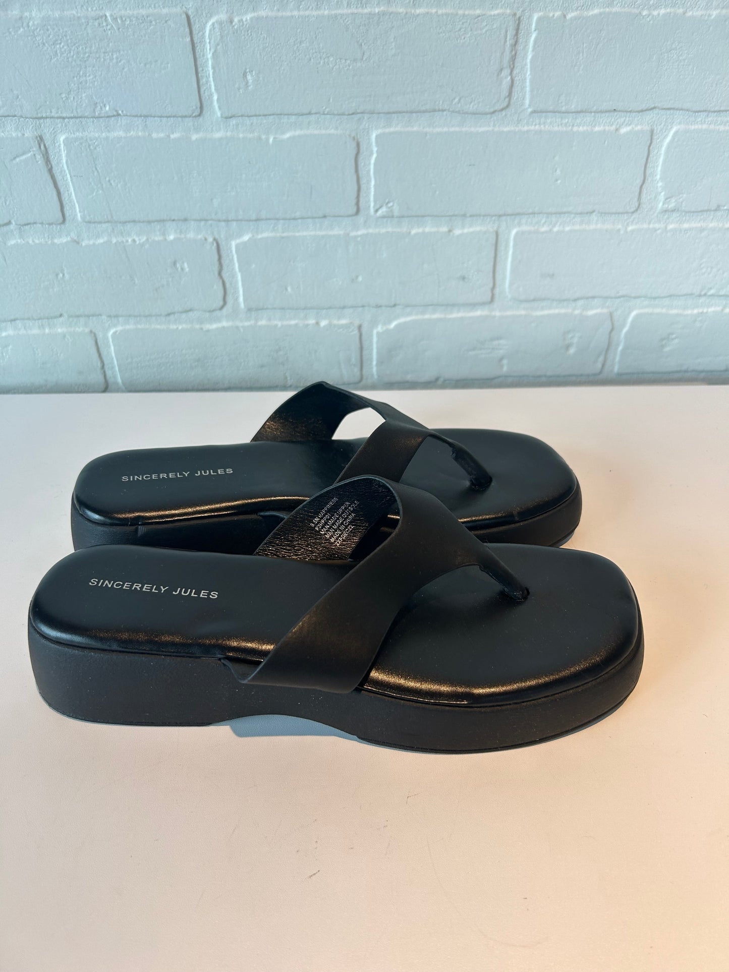 Sandals Flip Flops By Clothes Mentor In Black, Size: 9.5