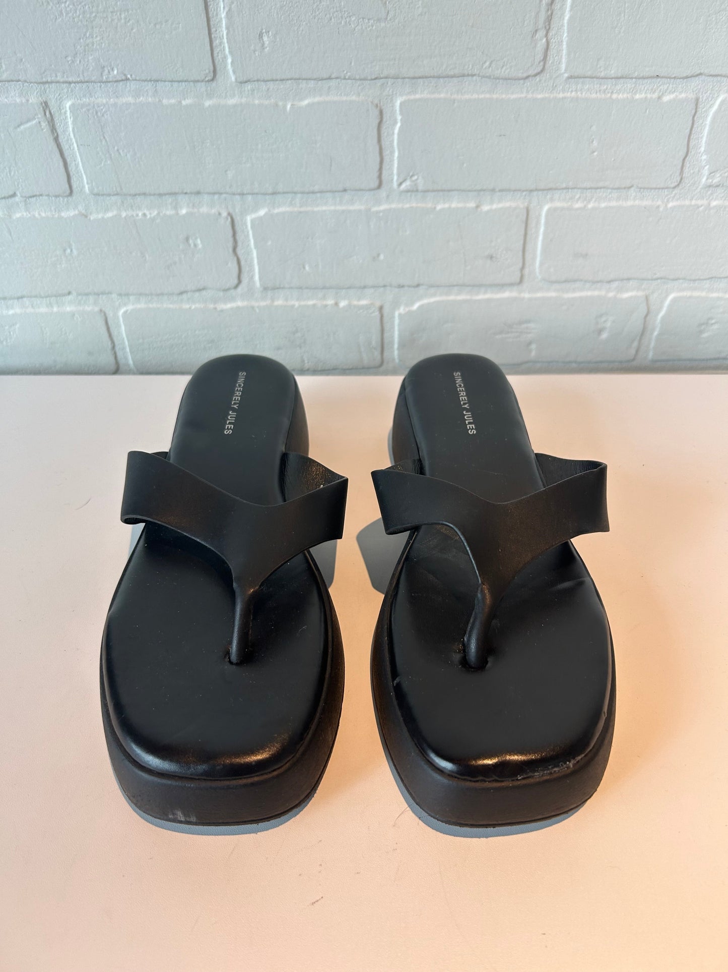 Sandals Flip Flops By Clothes Mentor In Black, Size: 9.5