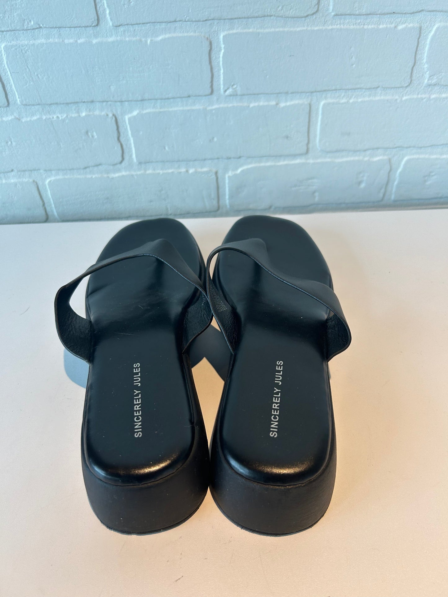 Sandals Flip Flops By Clothes Mentor In Black, Size: 9.5