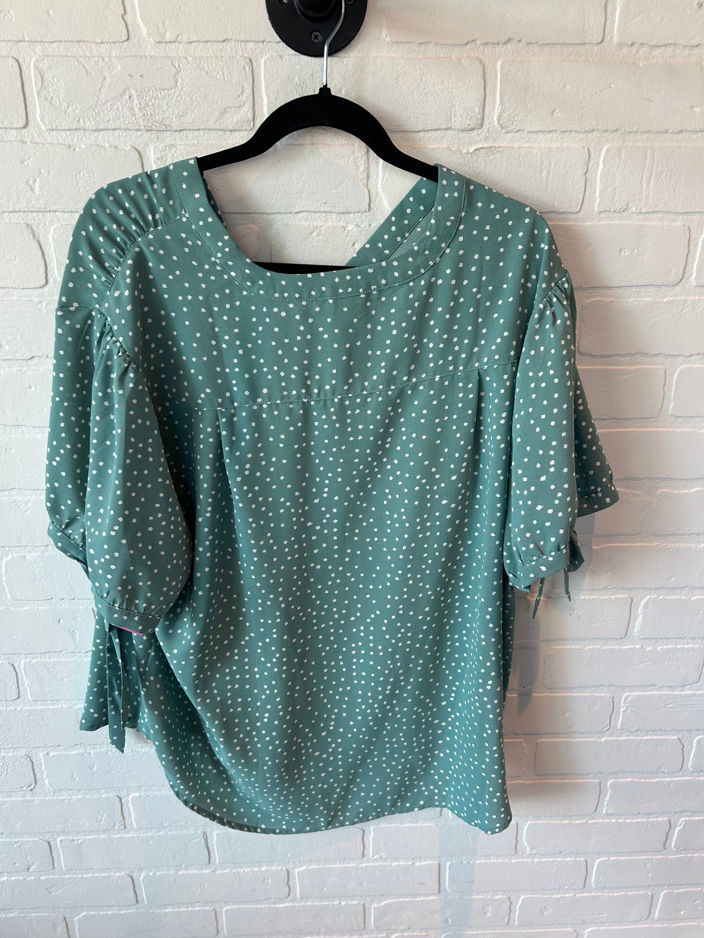 Top Short Sleeve By Fun 2 Fun In Green & White, Size: 1x