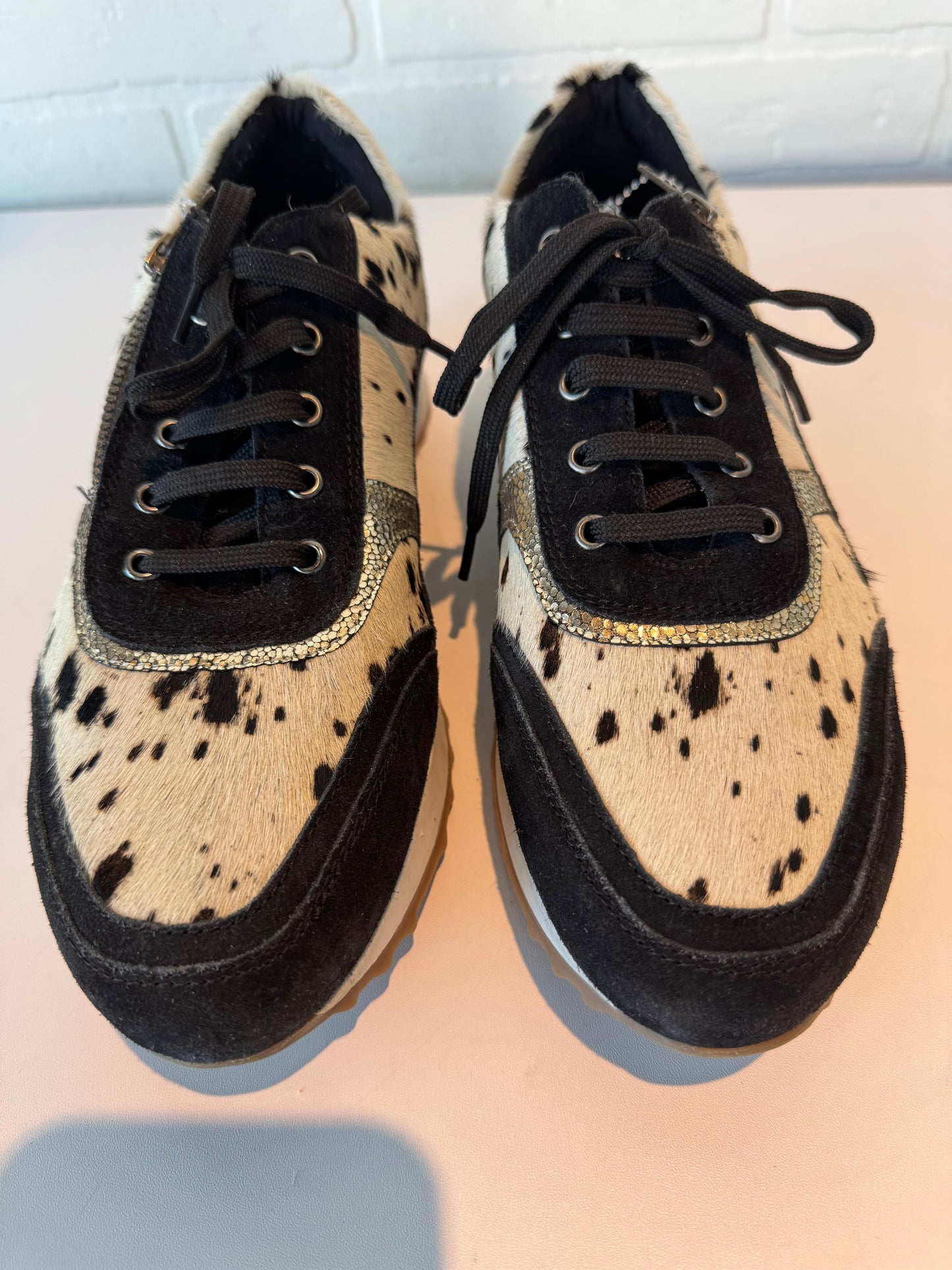 Shoes Sneakers By Myra In Black & Cream, Size: 10