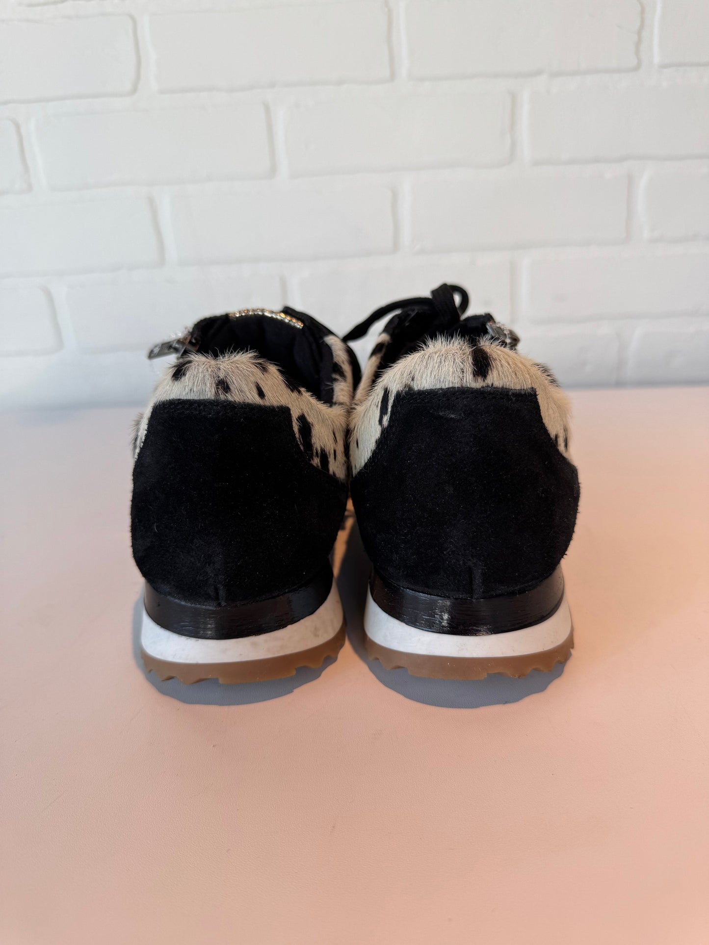 Shoes Sneakers By Myra In Black & Cream, Size: 10