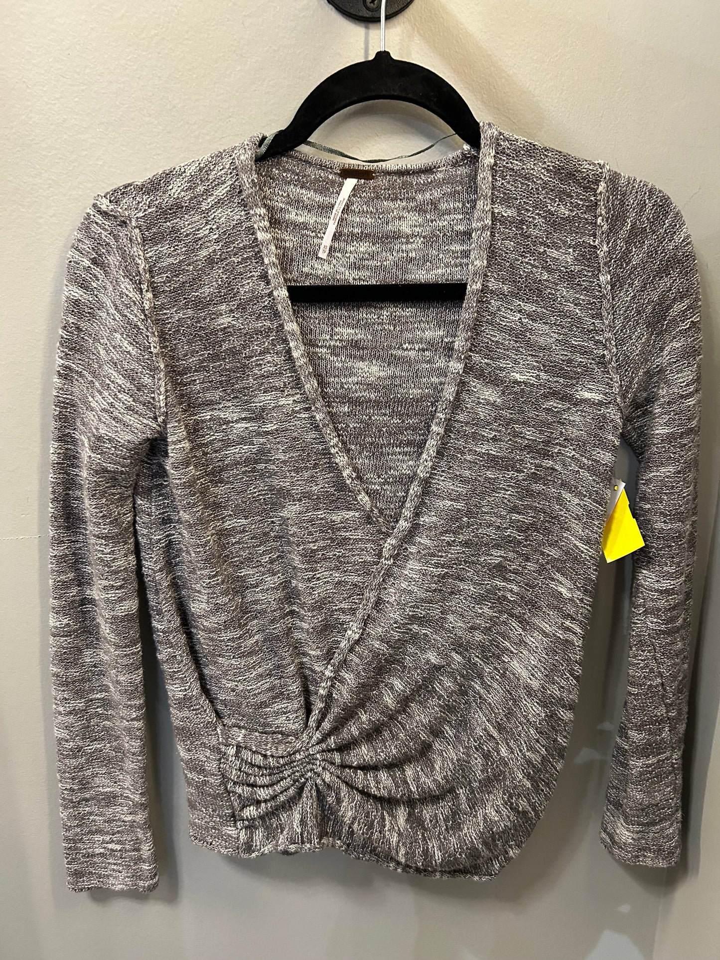 Top Long Sleeve By Free People In Grey & White, Size: Xs