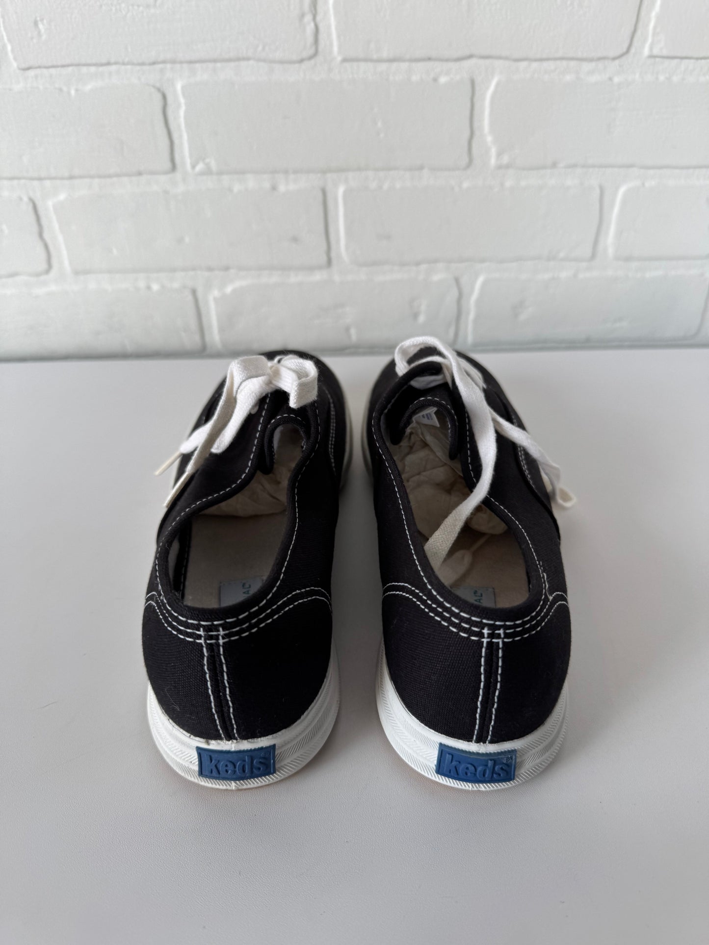 Shoes Sneakers By Keds In Black & White, Size: 8