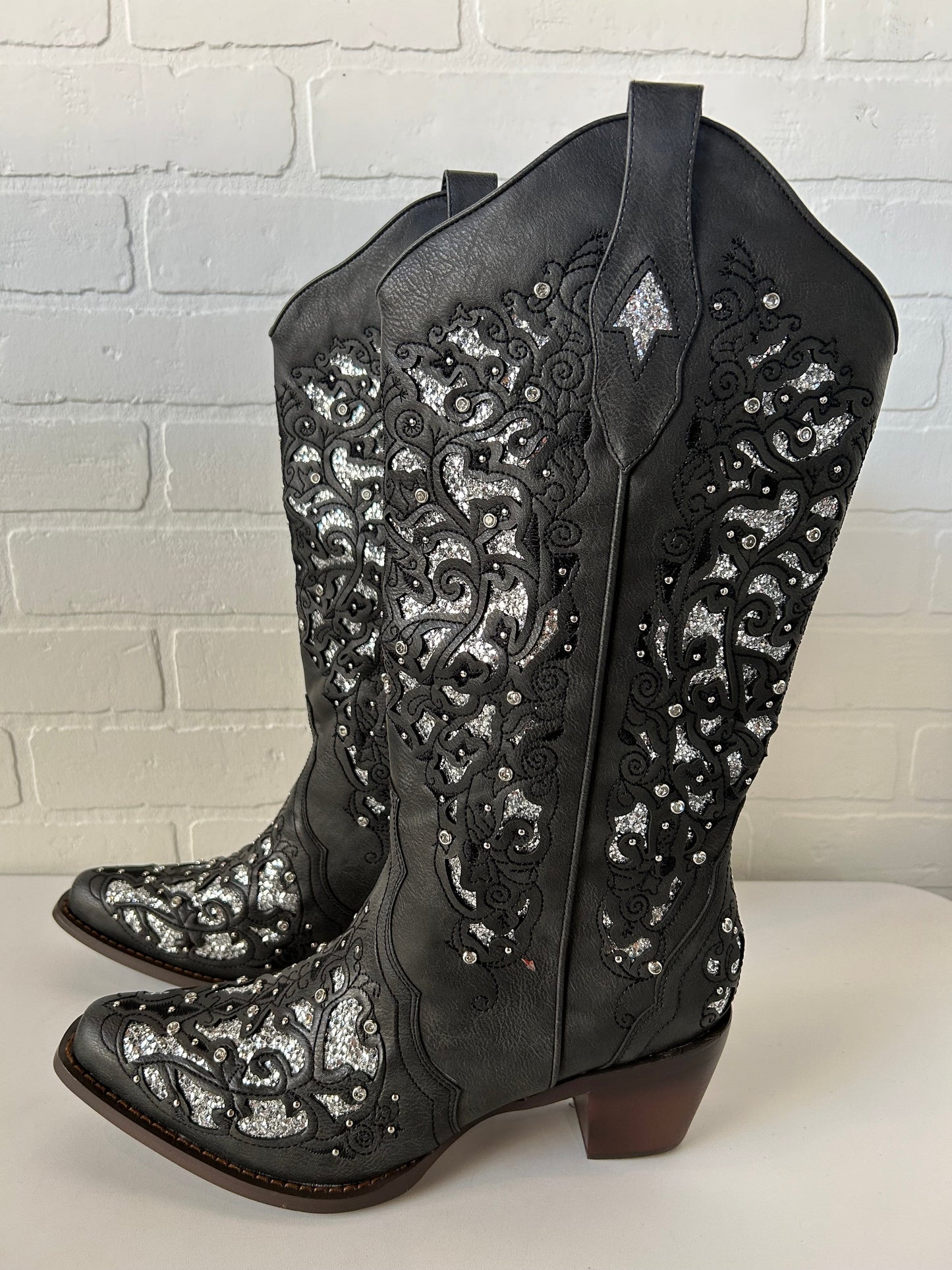 Boots Western By Clothes Mentor In Black & Silver, Size: 10.5