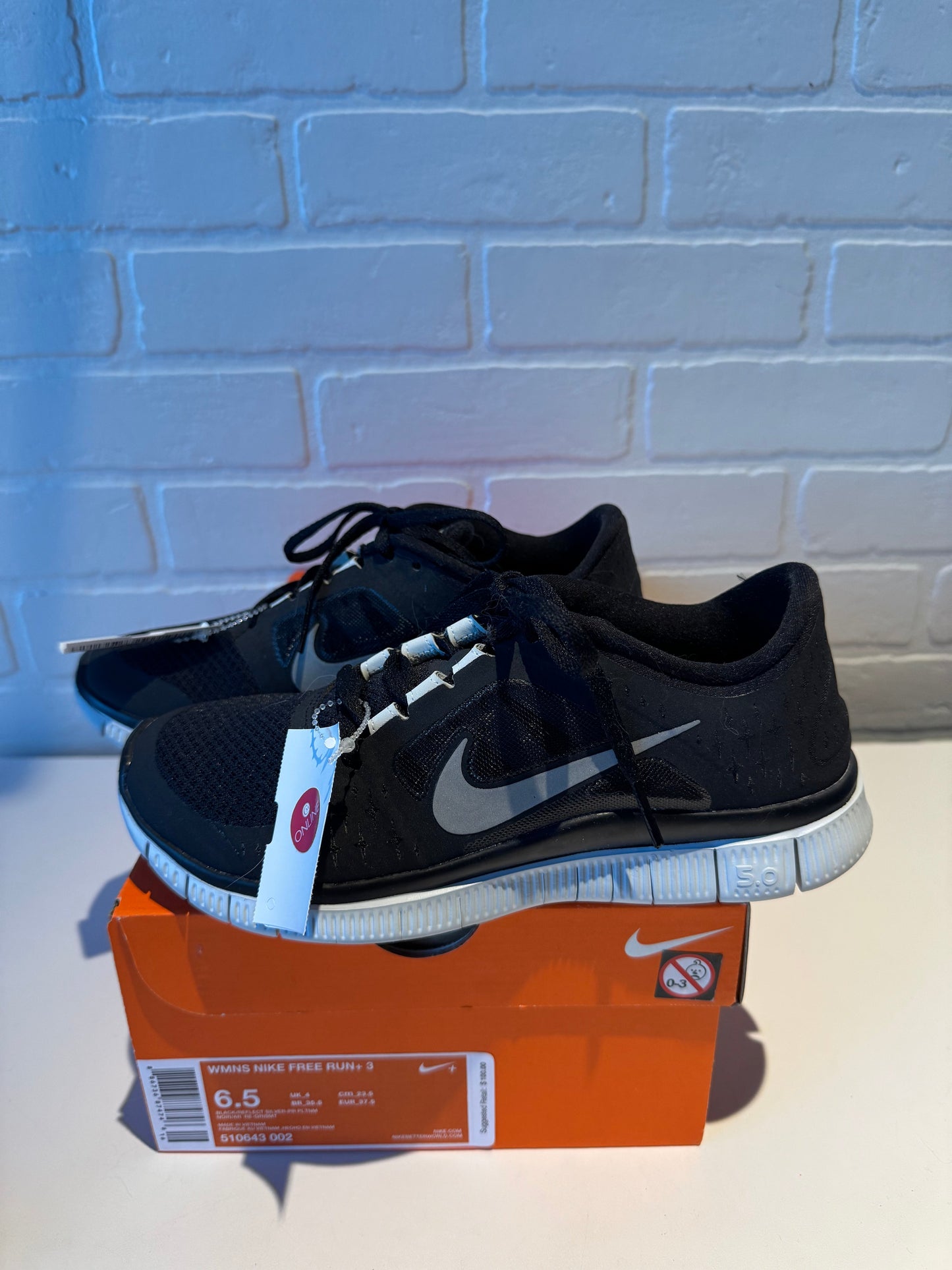 Shoes Athletic By Nike In Black & White, Size: 6.5