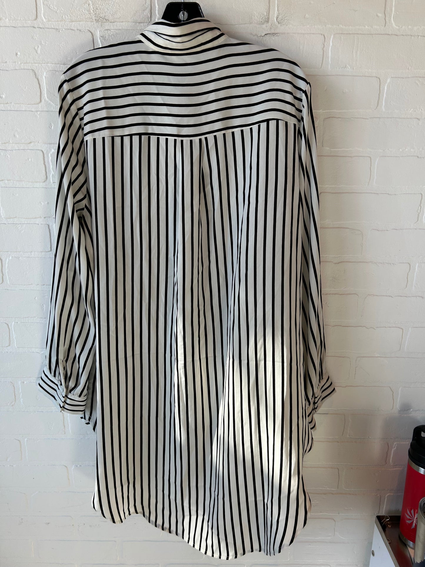 Tunic Long Sleeve By Express In Black & White, Size: Xl