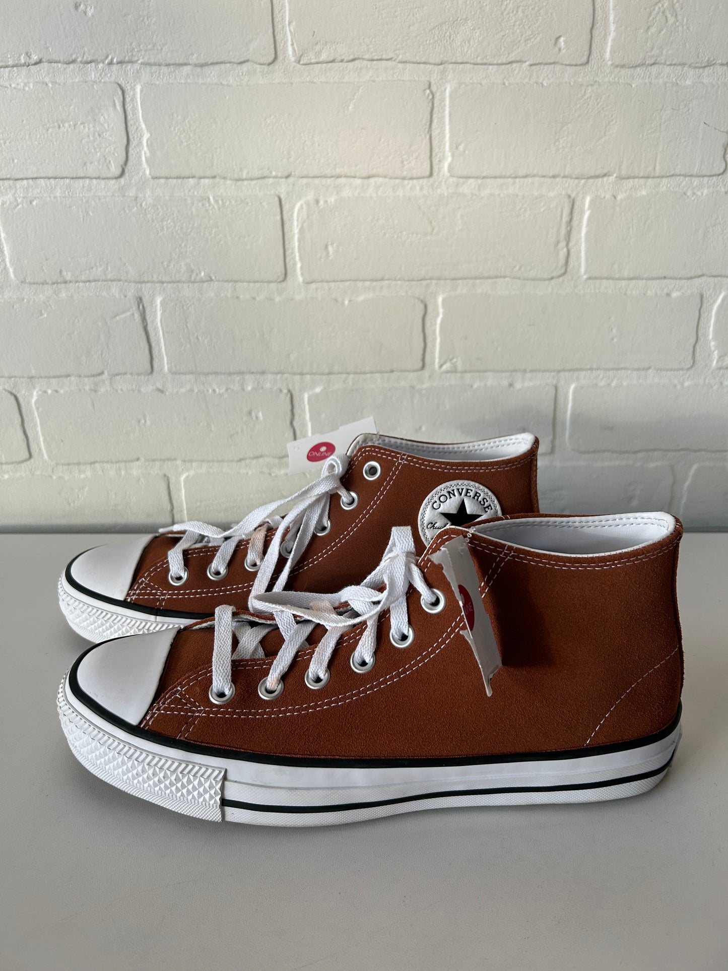 Shoes Sneakers By Converse In Brown & White, Size: 9.5